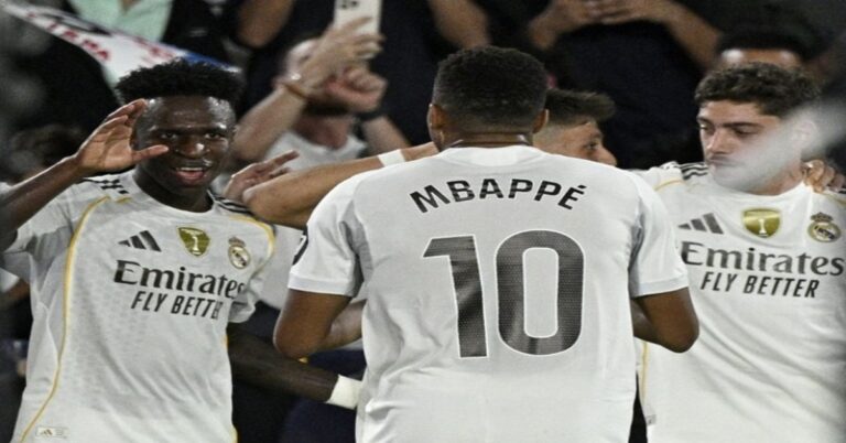 En la foto, el Real Madrid celebra un gol ante el Levante