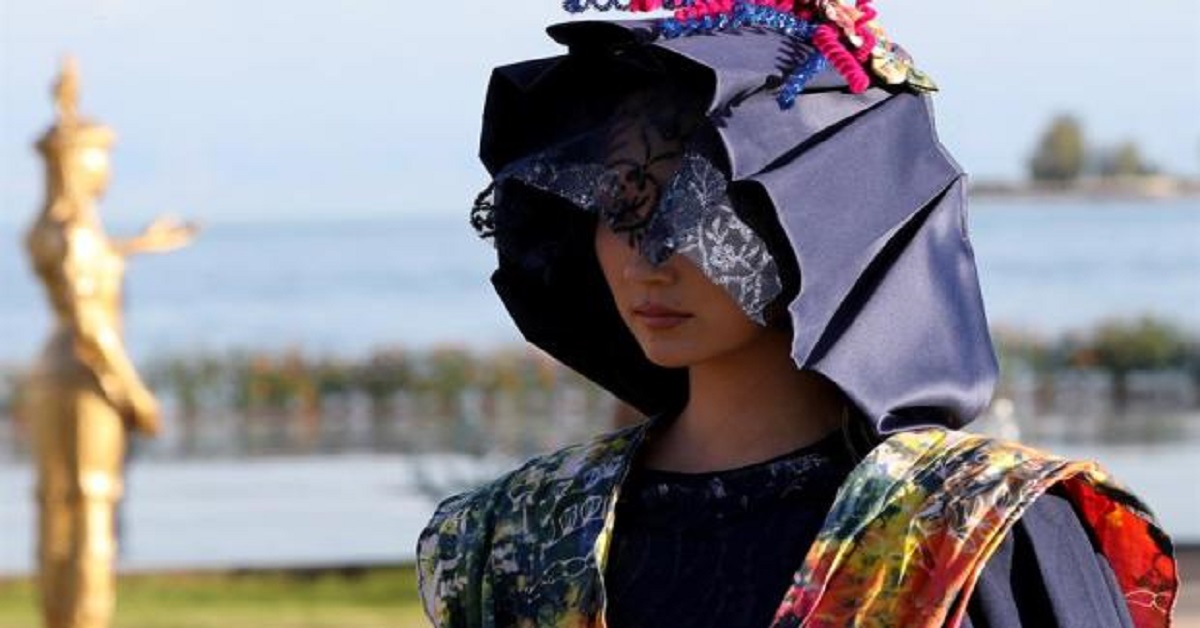 En la foto, una novia Kazaja