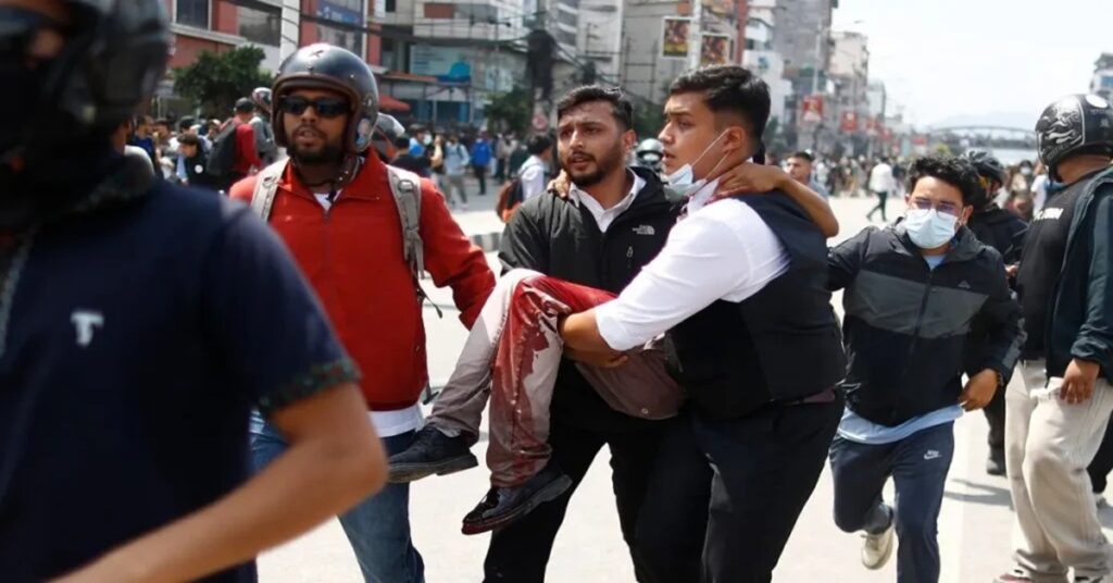 En la foto, disturbios en Nepal
