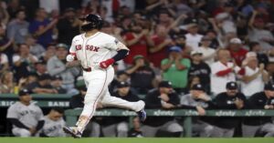 En la foto, Nárvaez tras pegar jonrón ante Yankees