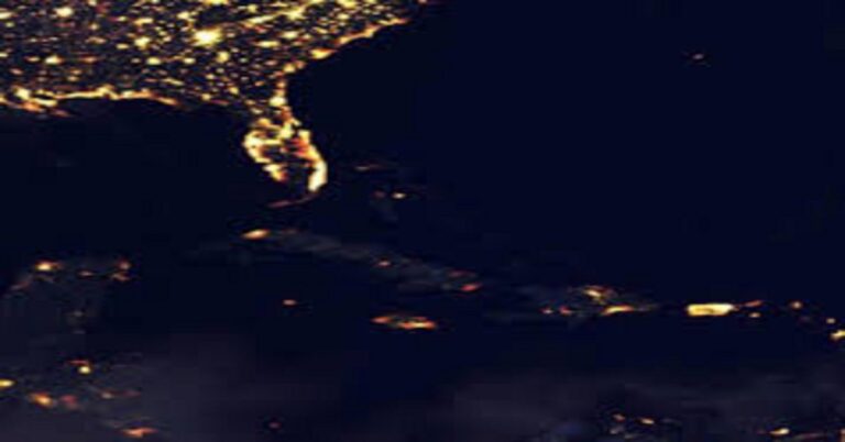 En la foto, una imagen satelital de Cuba apagada