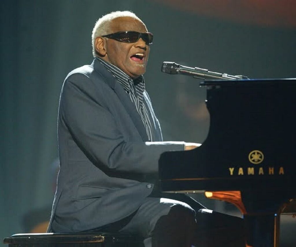 En la foto, Ray Charles