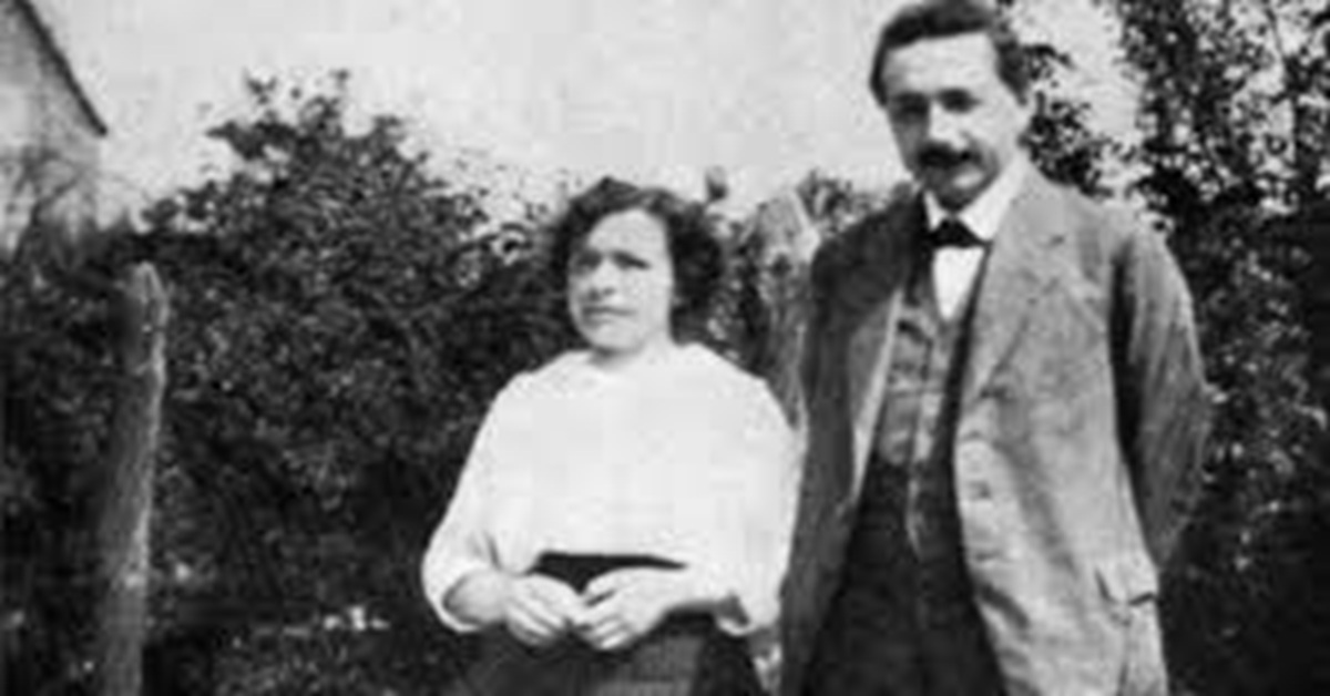 En la foto, Albert Einstein y Marie Curie