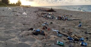 En la foto, atardecer en la playa El Mégano