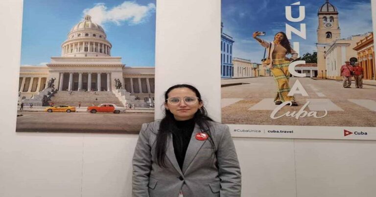 En la foto, Cuba expone en Feria de Turismo en Francia