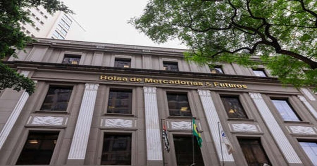 La Bolsa de São Paulo vuelve a caer impactada por Petrobras y el juicio de Bolsonaro 3 En la foto, edificio de la Bolsa de Sao Paulo