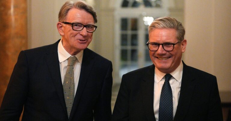 En la foto, Keir Starmer y Peter Mandelson