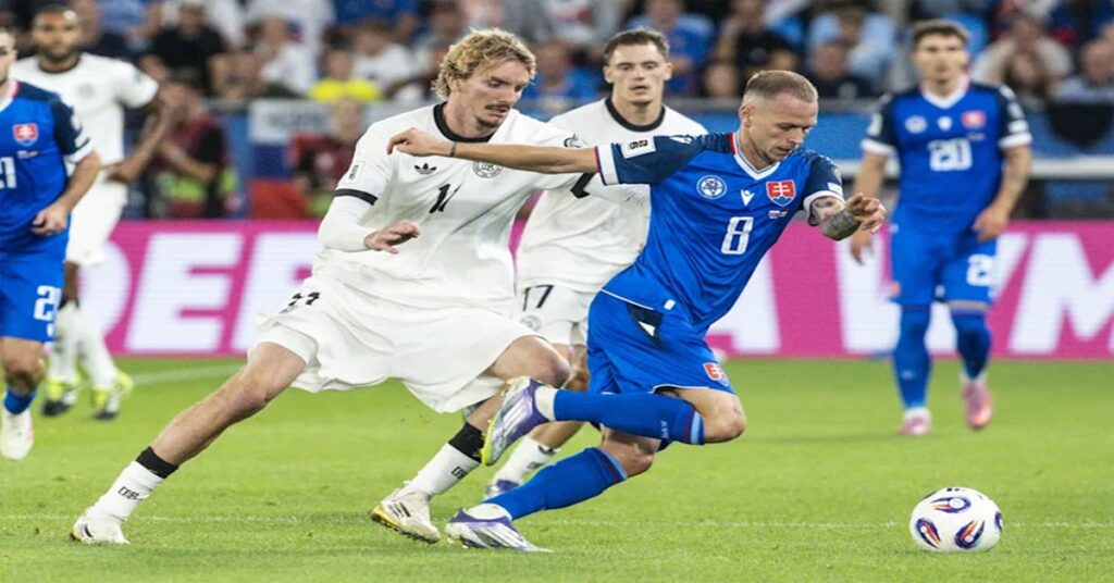 En la foto, momento del partido entre Eslovaquia y Alemania