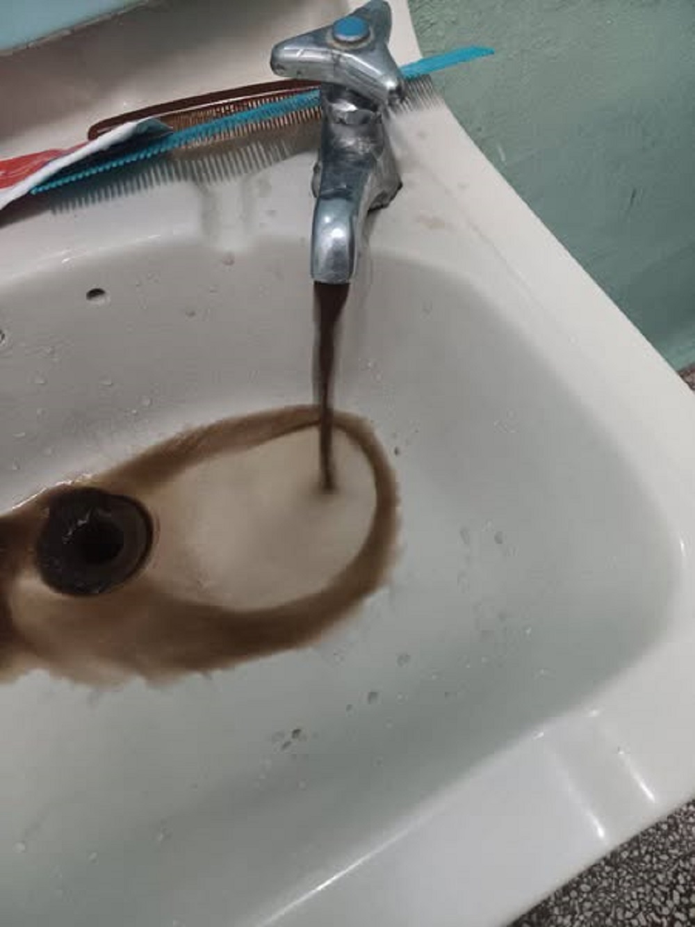 En la foto, el agua que llega a algunos lugares de la ciudad de Cienfuegos