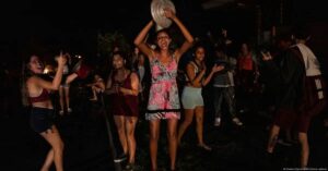 En la foto, protestas por los apagones en Cuba