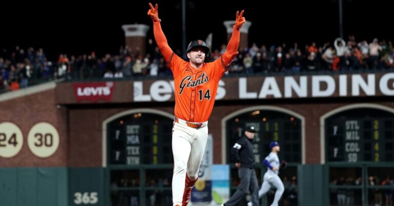 En la foto, Patrick Bailey conecta grand slam