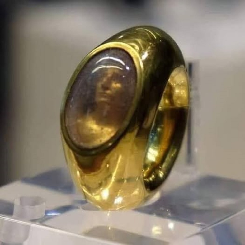 En la foto, el anillo de Carvilio