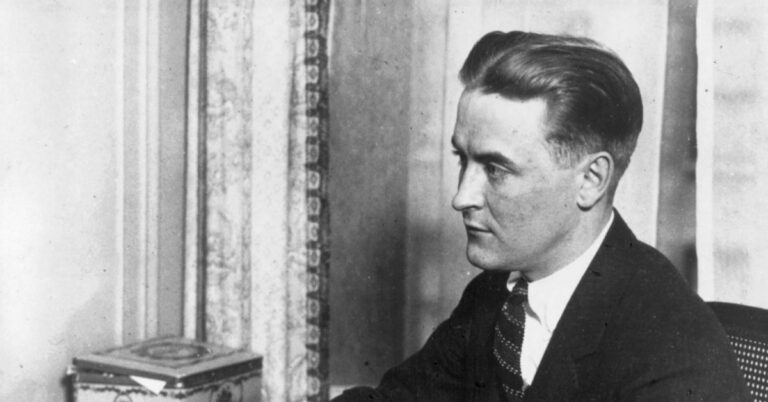 En la foto, F. Scott Fitzgerald
