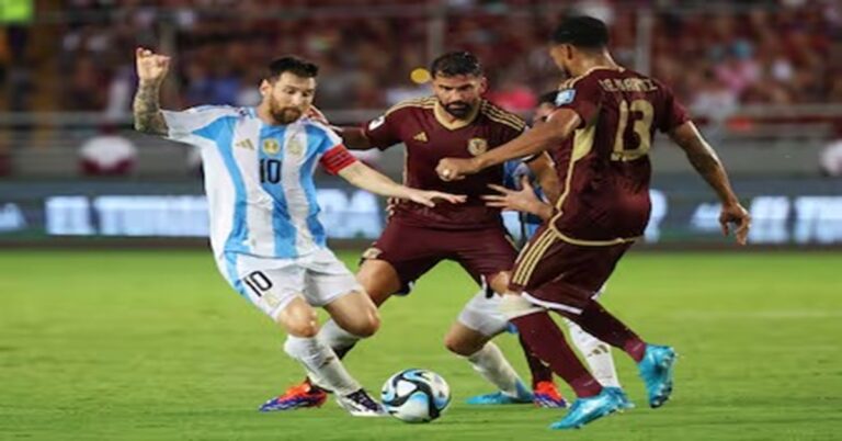 En la foto, momentos de un partido entre Argentina y Venezuela