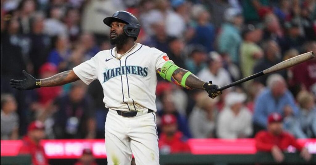En la foto, Arozarena festeja un jonrón ante los Cardenales