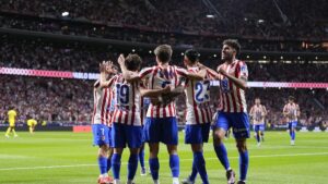 En la foto, el Atlético celebra ante el Villarreal