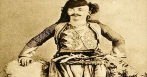 En la foto, El barón Franz Nopcsa von Felső-Szilvás