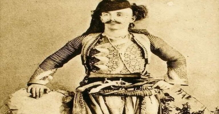 En la foto, El barón Franz Nopcsa von Felső-Szilvás