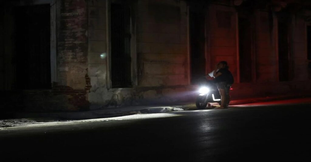 Presunto atentado extremista causa amplio corte de electricidad en Berlín 3 En la foto, una calle de Berlín a oscuras en la madrugada