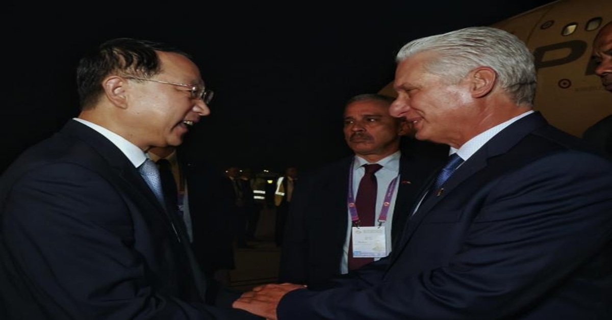 En la foto, ministro chino recibe a Canel en Beijing