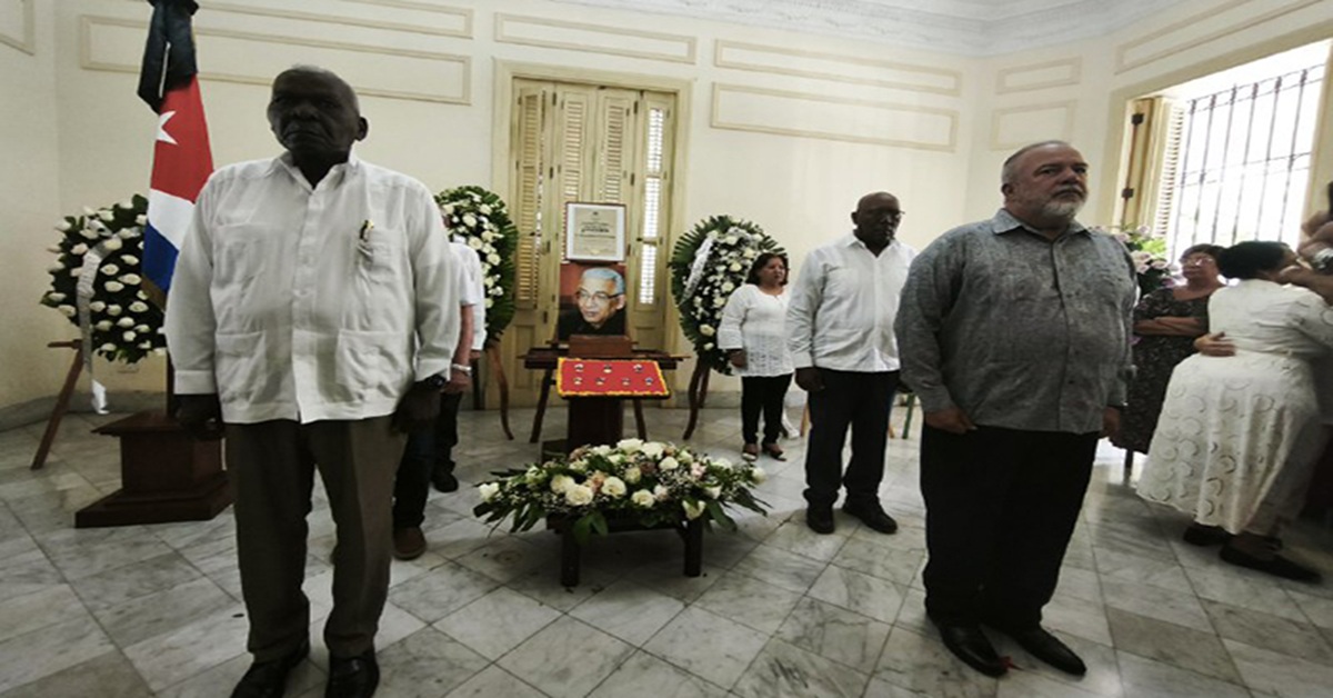 En la foto, la cúpula cubana en las honras fúnebres a Eduardo Torres Cuevas