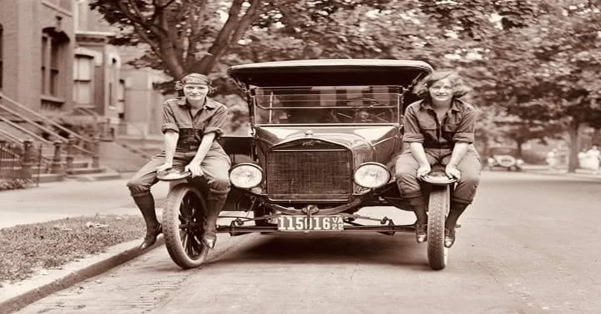 En la foto, Viola LaLonde y Elizabeth Van Tuyl