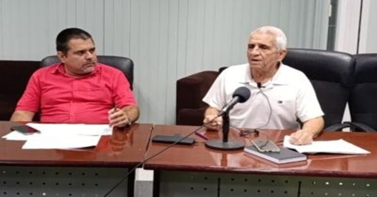 En la foto, dirigentes de la electricidad en Cuba