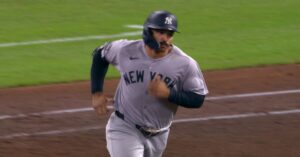 En la foto, Grisham tras conectar grand slam