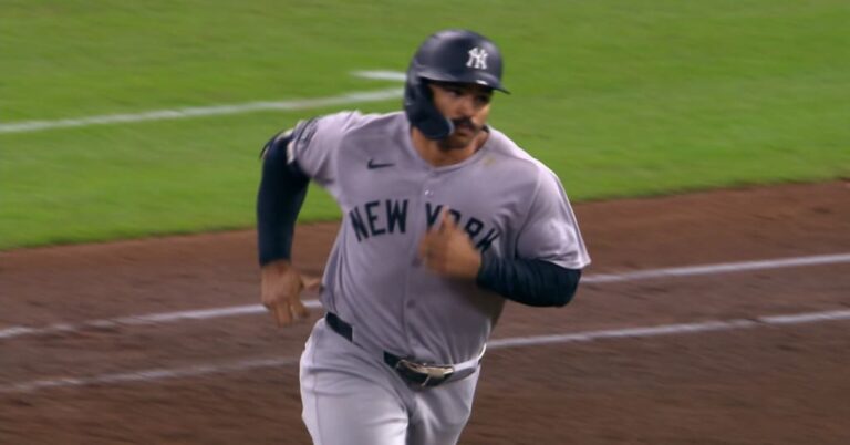 En la foto, Grisham tras conectar grand slam