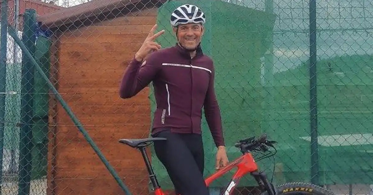 En la foto, Luis Enrique haiendo ciclismo