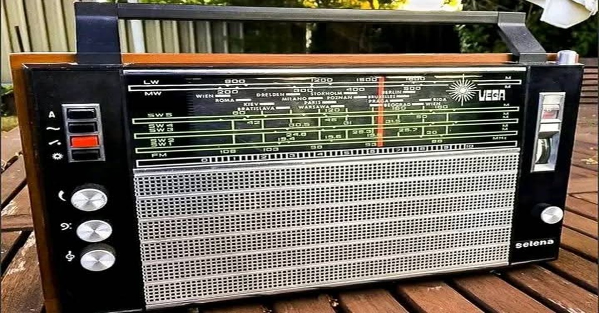 En la foto, una radio Selena