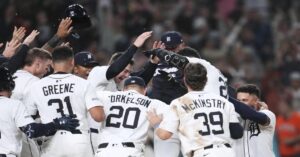 En la foto, clebración de los Tigres tras clasificarse a la postemporada