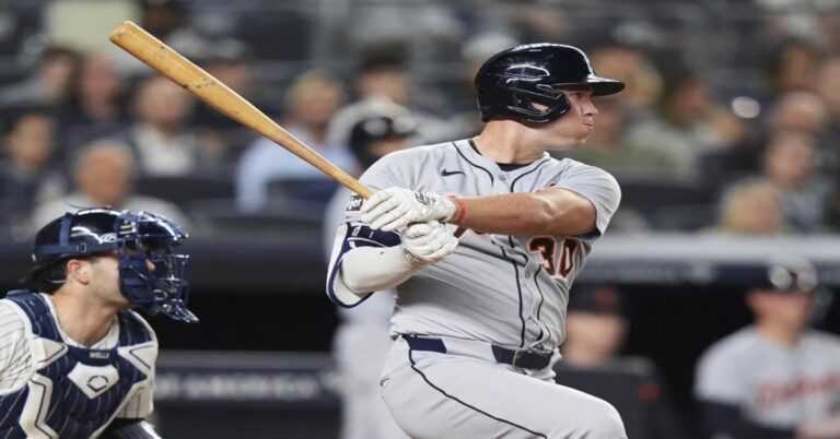En la foto, Parker Meadows conewcta jonrón ante Yankees