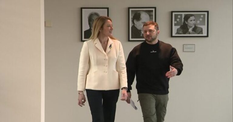 En la foto, Vladimir Zelenski y Roberta Metsola