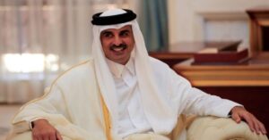 En la foto, el emir de Qatar
