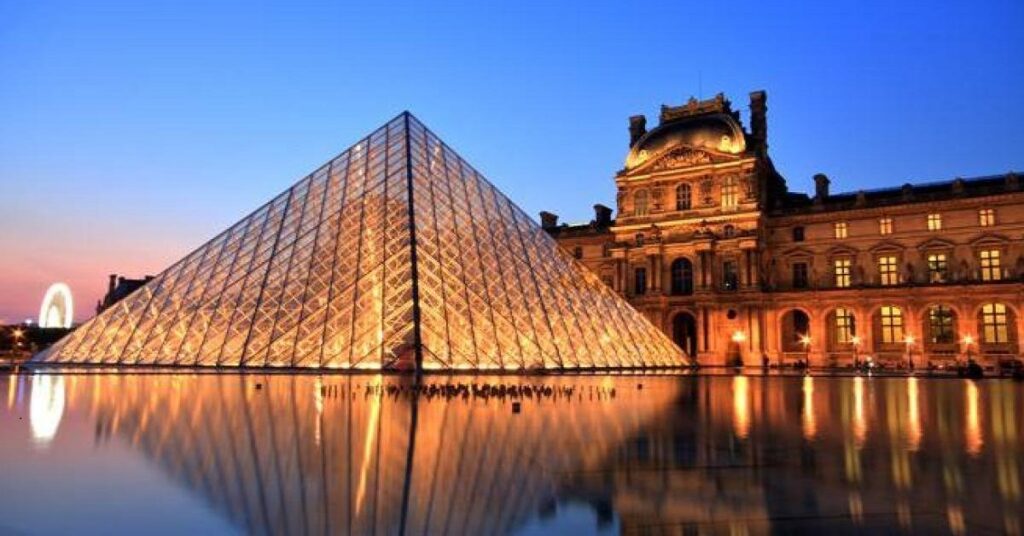 En la foto, El Louvre
