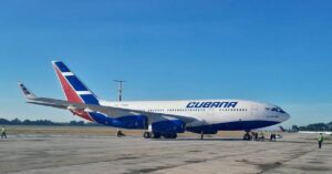 En la fto, el Il-96-3'00 de Cubana