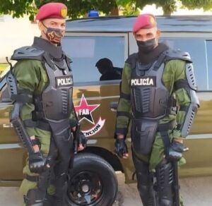 En la foto, Boinas Rojas, fuerzas represivas del gobierno cubano