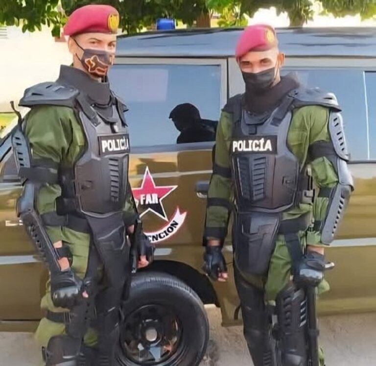 En la foto, Boinas Rojas, fuerzas represivas del gobierno cubano