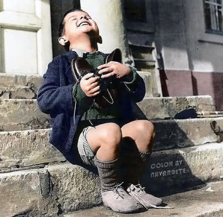 En la foto,Werfel ríe