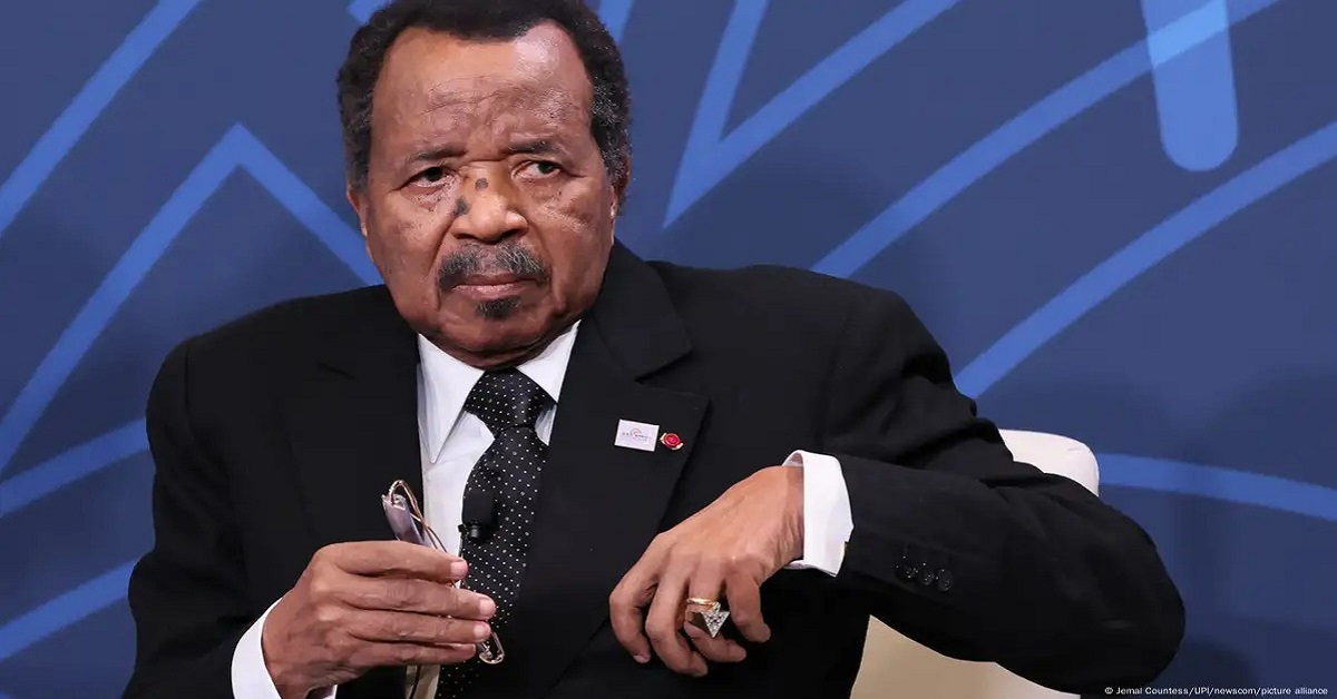 En la foto, Paul Biya