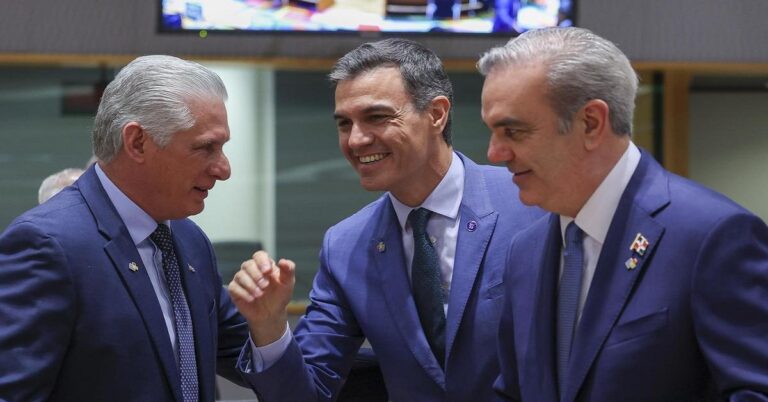 En la foto, Díaz-Canel. Luis Abinader y Pedro Sánchez