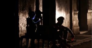 En la foto, noche de apagón en Cuba