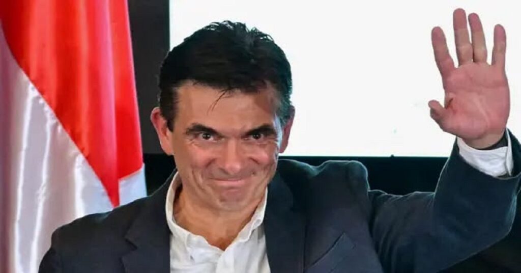 Las tropas de la izquierda 5 En la foto, el electo presidente boliviano, Rodrigo Paz