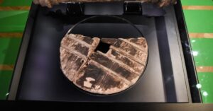 En la foto, una ruedad de cinco mil años