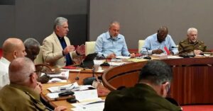 En la foto, los que gobiernan y manipulan en Cuba