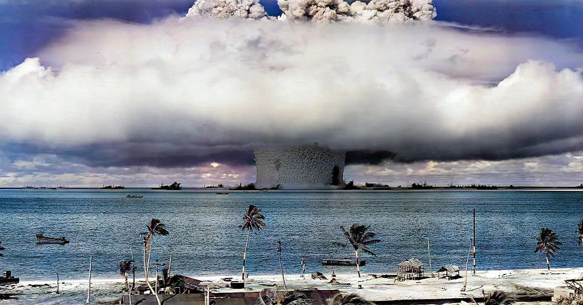 En la foto, prueba nuclear en las Islas Marshall