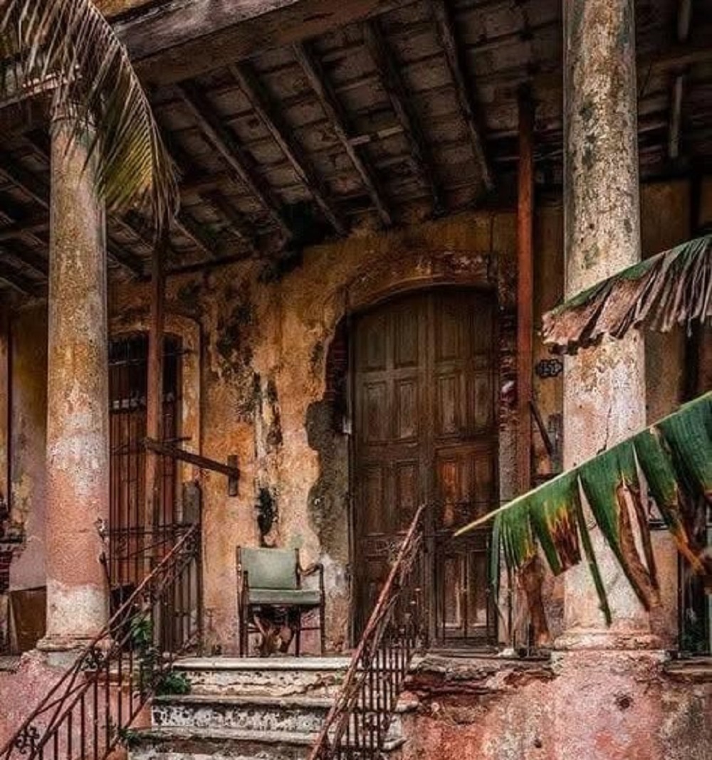 En la foto, una casa en ruinas