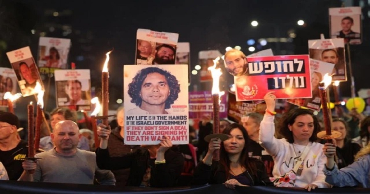 En la foto, israelíes reclamando devolución de rehenes