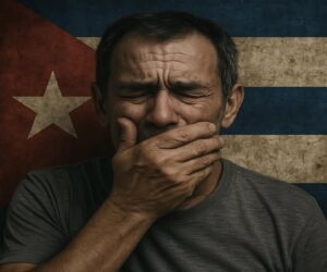 En la foto, una imagen de Inteligencia Artificial de un hombre obligándose a callar